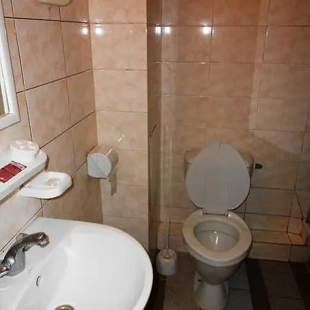 Hotell Saturn 2*